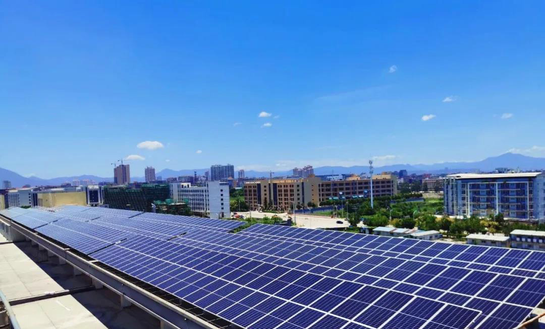 走綠色、生態(tài)、高效的發(fā)展通道——百合鞋業(yè)引進(jìn)光伏發(fā)…